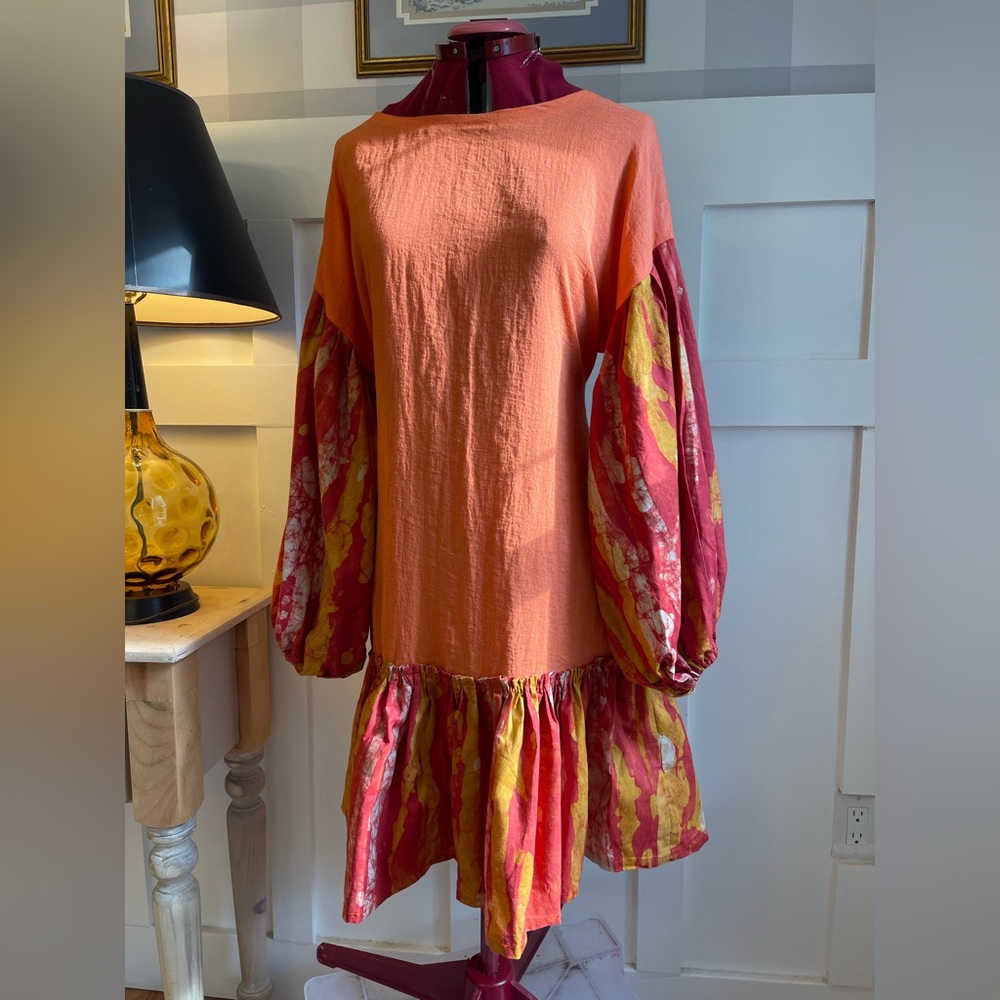 Women's Coral Midi Dress with Patterned Balloon Sleeves - Picture 5 of 9